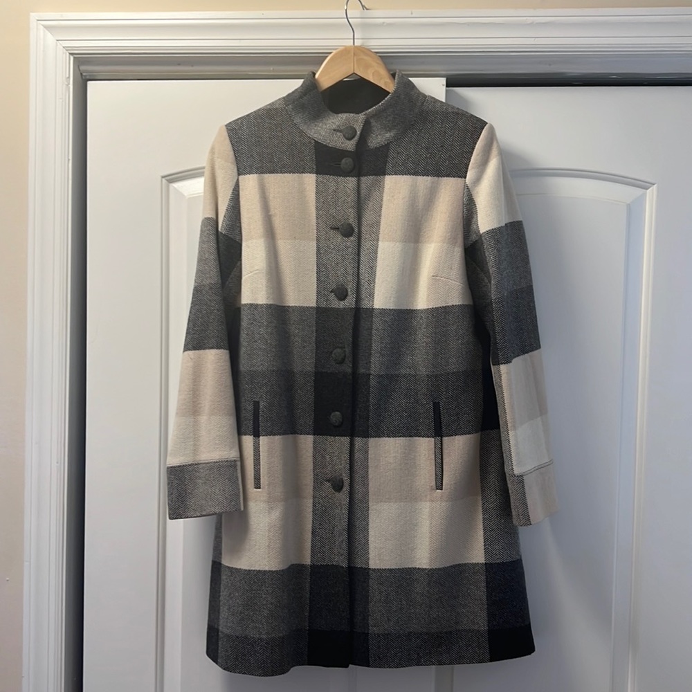 Avoca Ireland Achill Coat Size XL fits more like a LG.